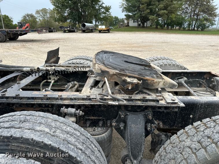 image for item DU3607 2004 Freightliner FL112 semi truck