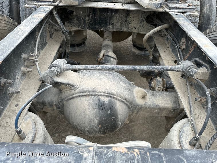 image for item DU3607 2004 Freightliner FL112 semi truck