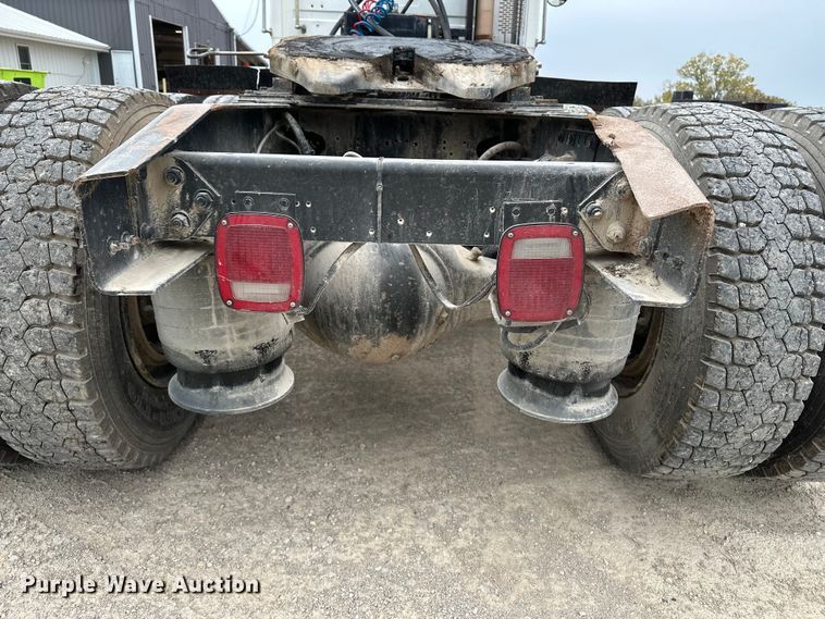 image for item DU3607 2004 Freightliner FL112 semi truck