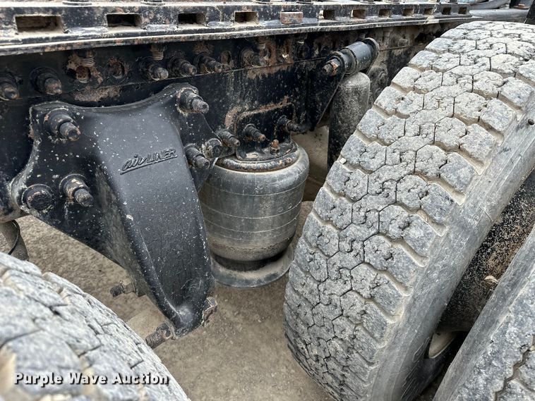 image for item DU3607 2004 Freightliner FL112 semi truck