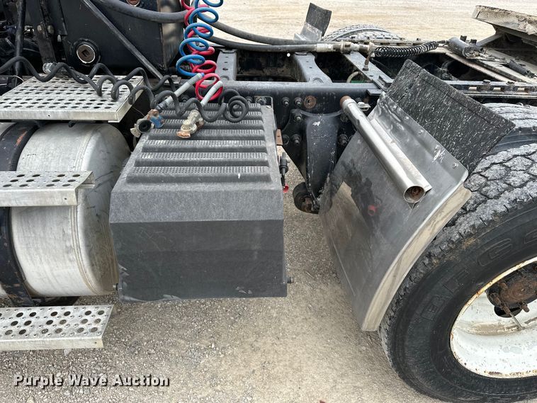 image for item DU3607 2004 Freightliner FL112 semi truck