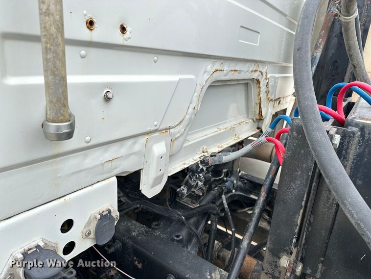 image for item DU3607 2004 Freightliner FL112 semi truck