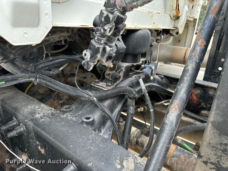 image for item DU3607 2004 Freightliner FL112 semi truck