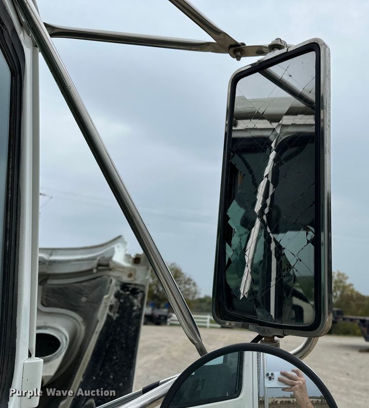 image for item DU3607 2004 Freightliner FL112 semi truck