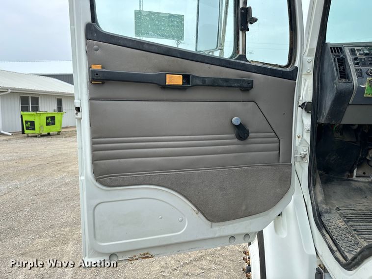 image for item DU3607 2004 Freightliner FL112 semi truck