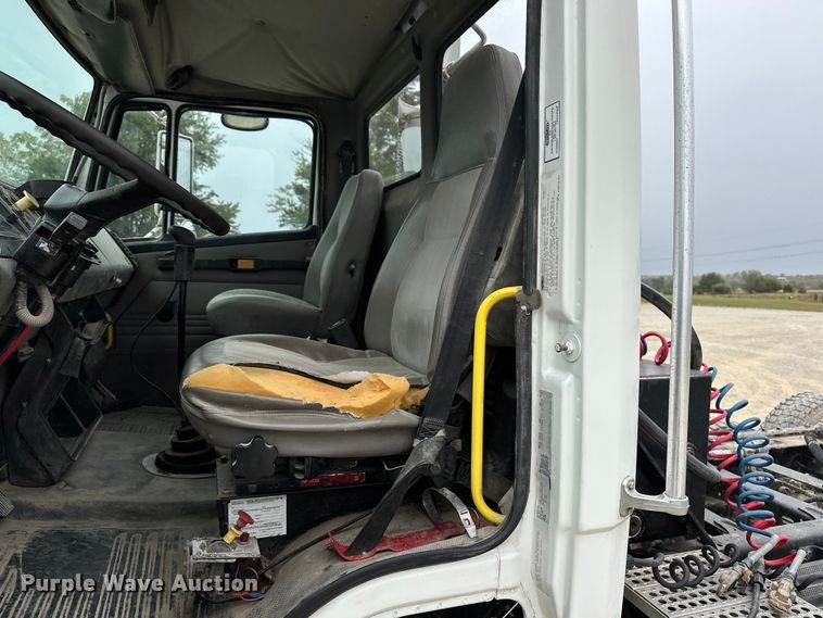 image for item DU3607 2004 Freightliner FL112 semi truck