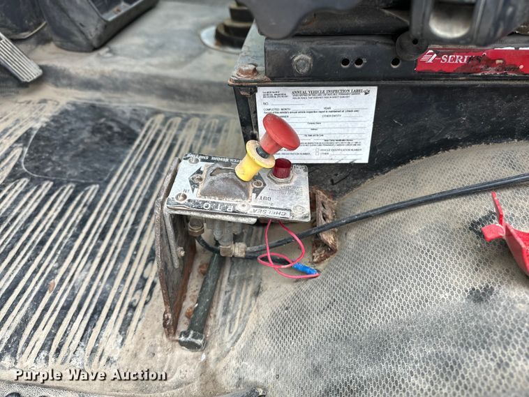 image for item DU3607 2004 Freightliner FL112 semi truck