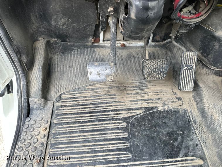 image for item DU3607 2004 Freightliner FL112 semi truck