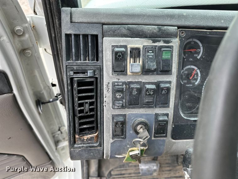 image for item DU3607 2004 Freightliner FL112 semi truck