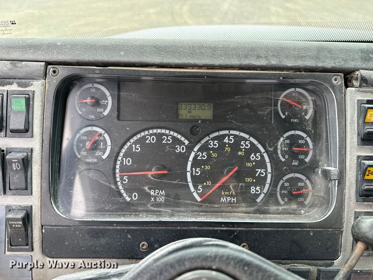 image for item DU3607 2004 Freightliner FL112 semi truck