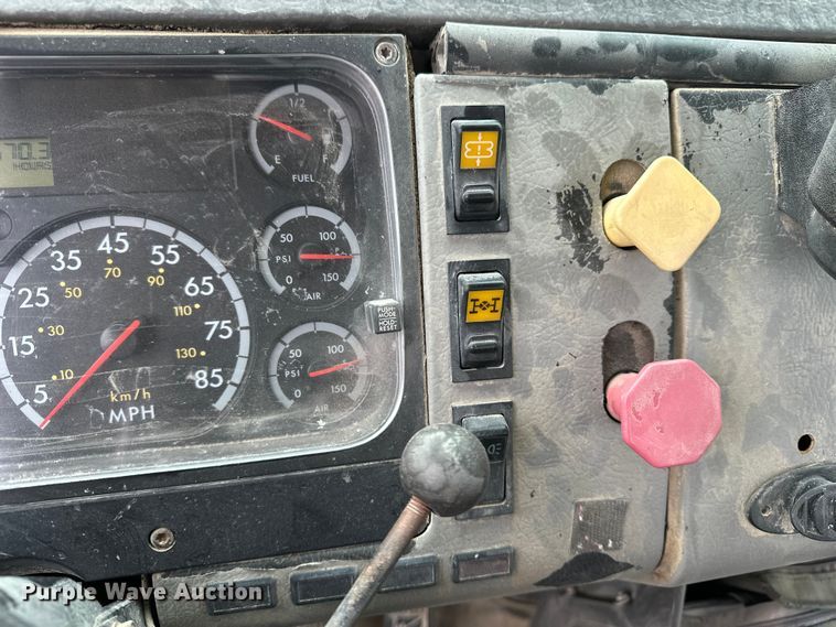 image for item DU3607 2004 Freightliner FL112 semi truck