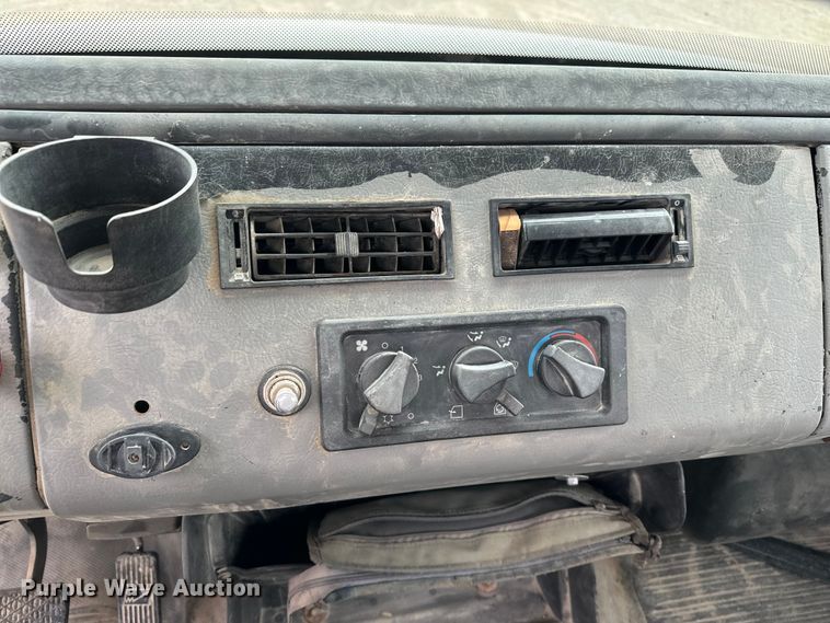 image for item DU3607 2004 Freightliner FL112 semi truck