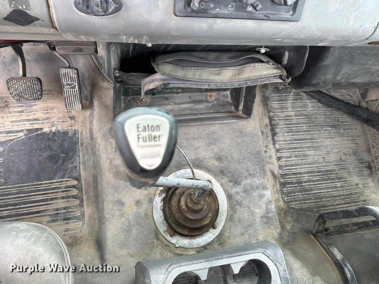 image for item DU3607 2004 Freightliner FL112 semi truck