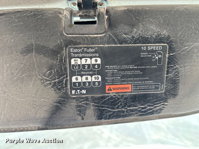 image for item DU3607 2004 Freightliner FL112 semi truck