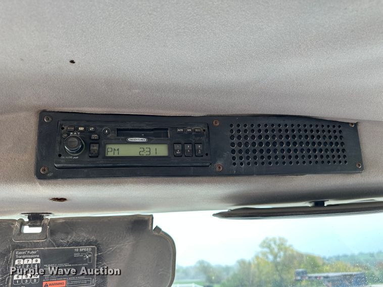 image for item DU3607 2004 Freightliner FL112 semi truck