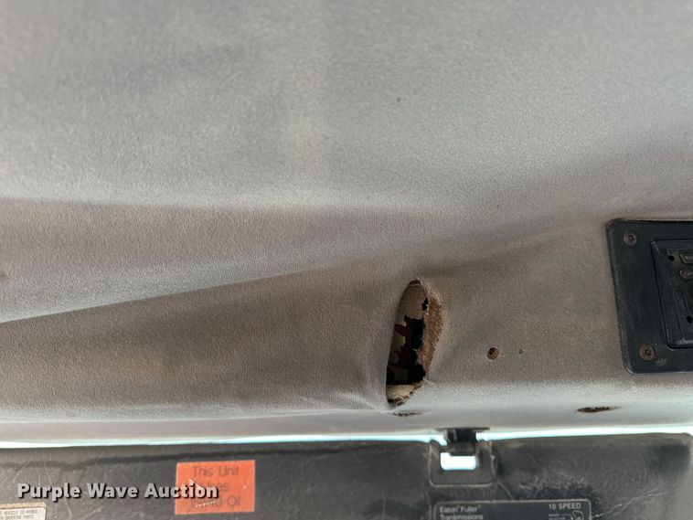 image for item DU3607 2004 Freightliner FL112 semi truck