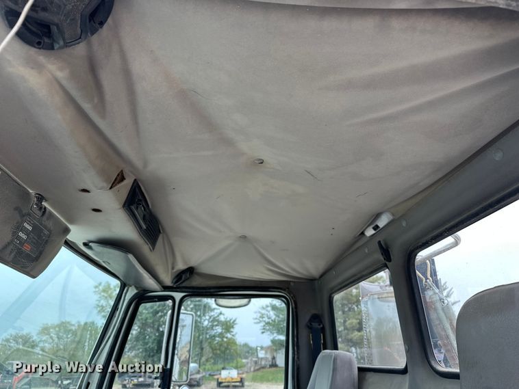 image for item DU3607 2004 Freightliner FL112 semi truck