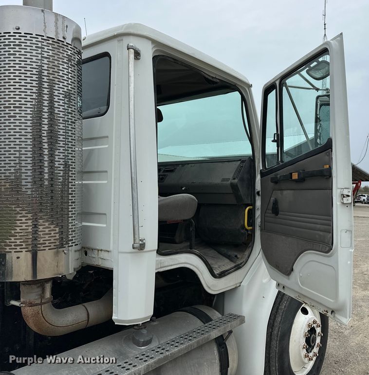 image for item DU3607 2004 Freightliner FL112 semi truck