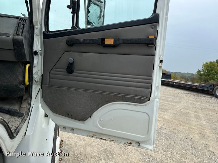 image for item DU3607 2004 Freightliner FL112 semi truck