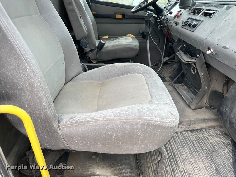 image for item DU3607 2004 Freightliner FL112 semi truck