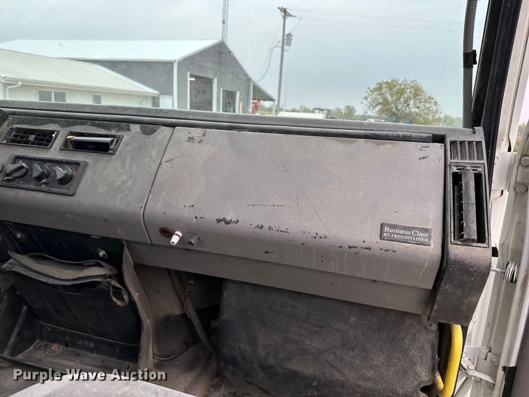 image for item DU3607 2004 Freightliner FL112 semi truck