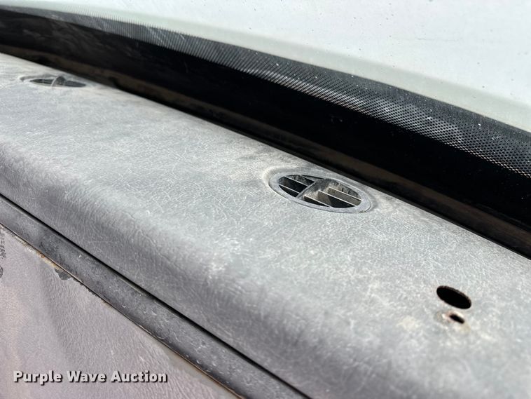 image for item DU3607 2004 Freightliner FL112 semi truck