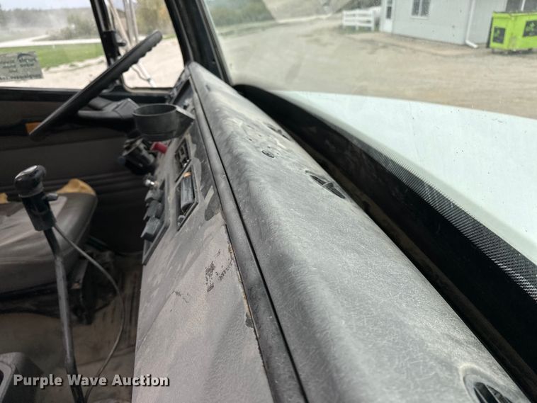 image for item DU3607 2004 Freightliner FL112 semi truck