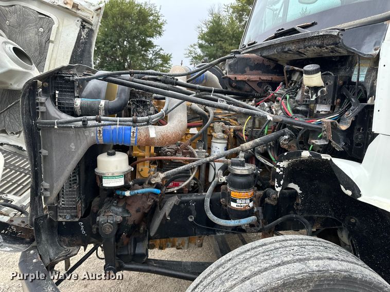 image for item DU3607 2004 Freightliner FL112 semi truck