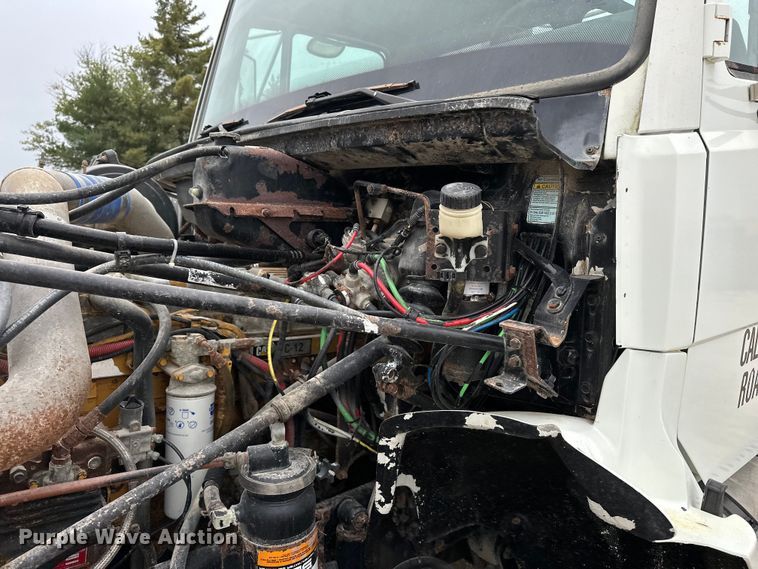 image for item DU3607 2004 Freightliner FL112 semi truck