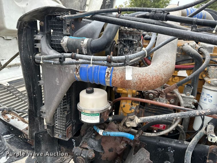 image for item DU3607 2004 Freightliner FL112 semi truck