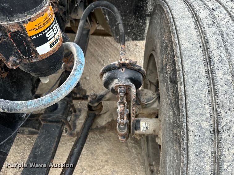 image for item DU3607 2004 Freightliner FL112 semi truck