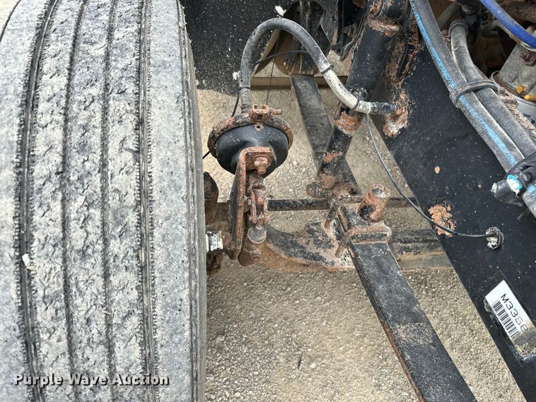 image for item DU3607 2004 Freightliner FL112 semi truck