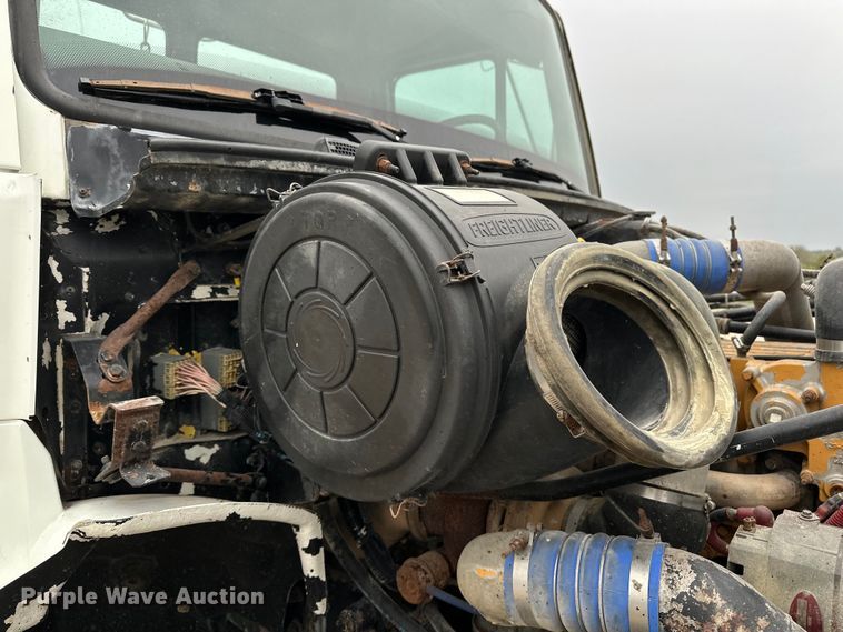 image for item DU3607 2004 Freightliner FL112 semi truck