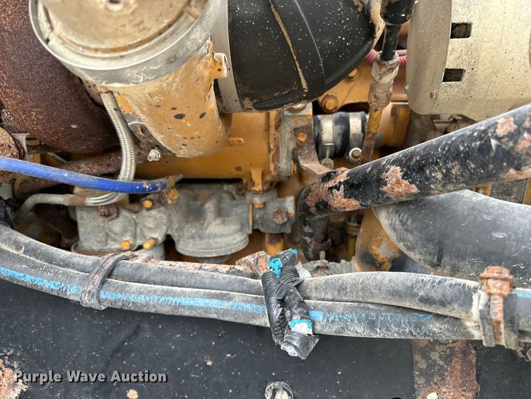 image for item DU3607 2004 Freightliner FL112 semi truck