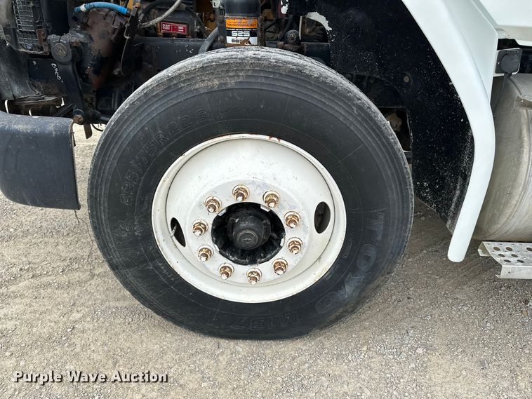 image for item DU3607 2004 Freightliner FL112 semi truck