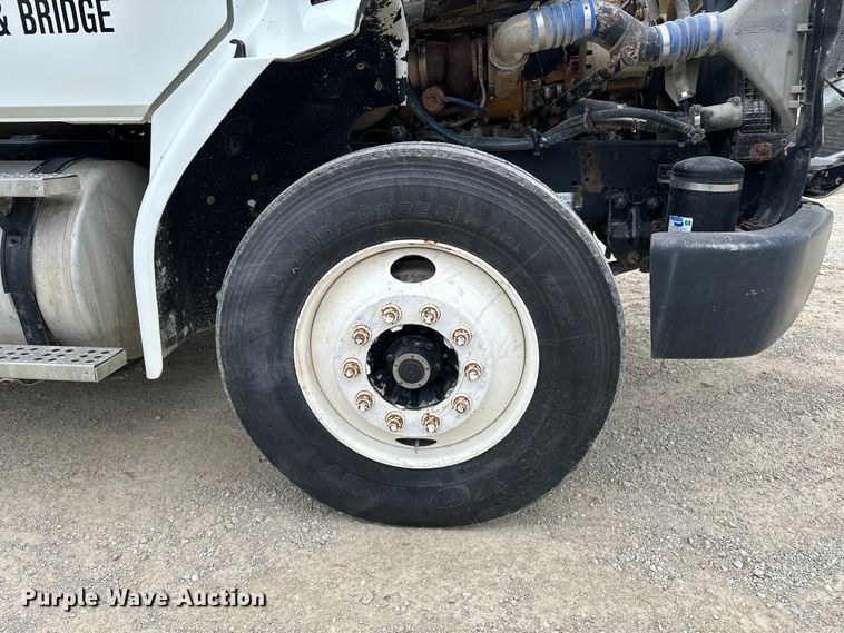 image for item DU3607 2004 Freightliner FL112 semi truck