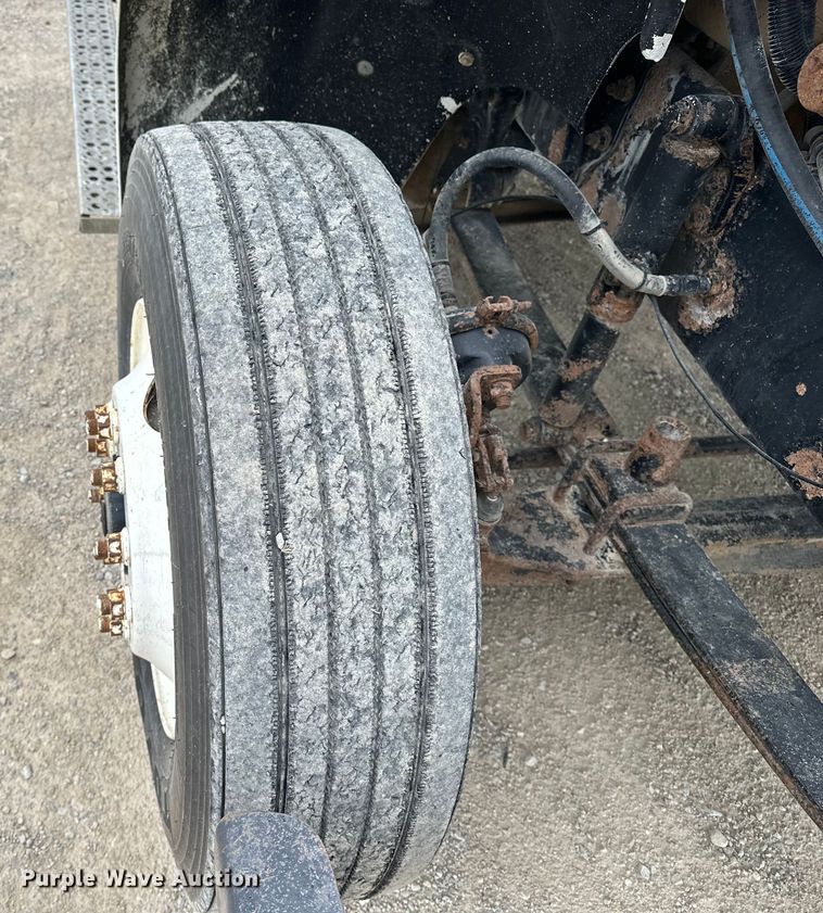 image for item DU3607 2004 Freightliner FL112 semi truck