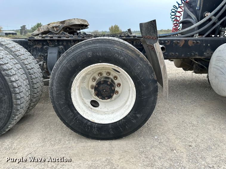 image for item DU3607 2004 Freightliner FL112 semi truck