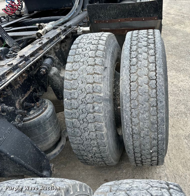 image for item DU3607 2004 Freightliner FL112 semi truck