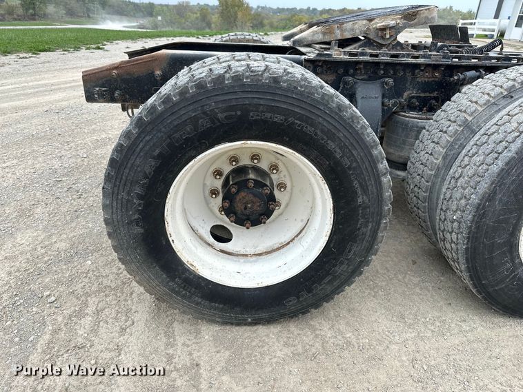 image for item DU3607 2004 Freightliner FL112 semi truck