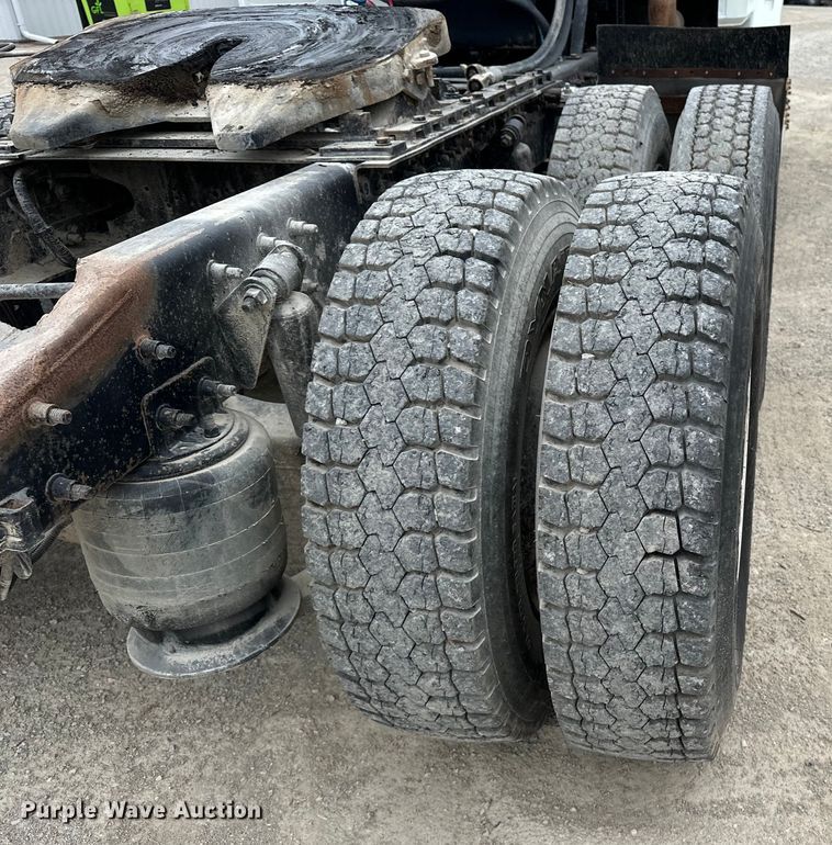 image for item DU3607 2004 Freightliner FL112 semi truck