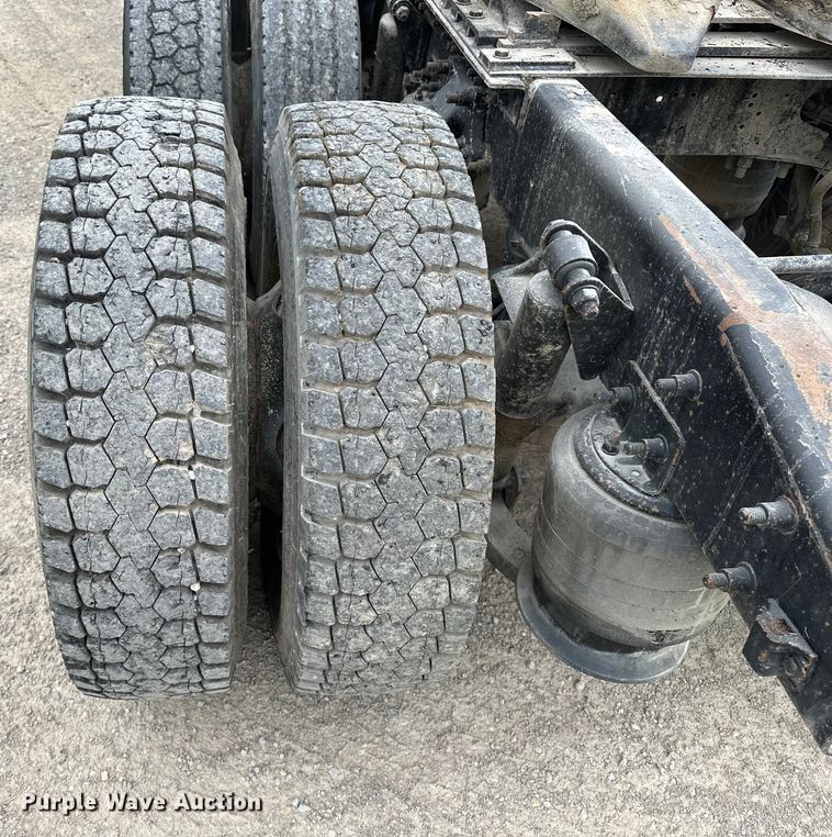 image for item DU3607 2004 Freightliner FL112 semi truck