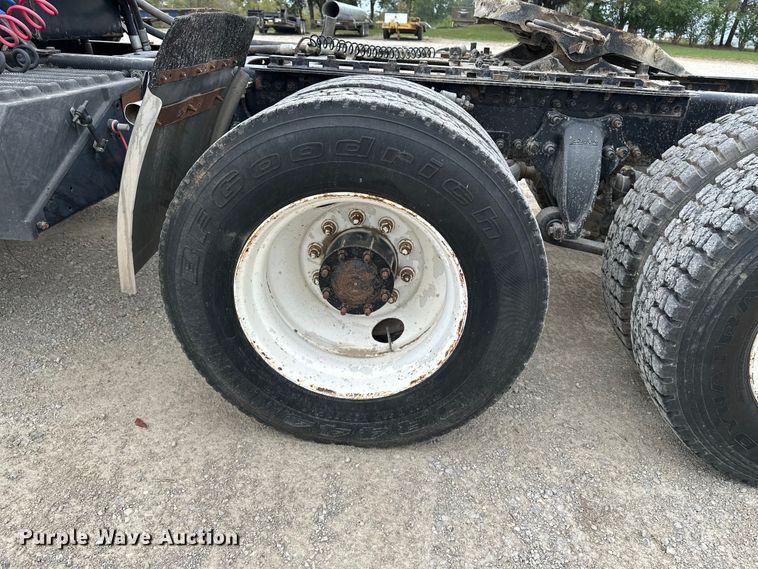 image for item DU3607 2004 Freightliner FL112 semi truck