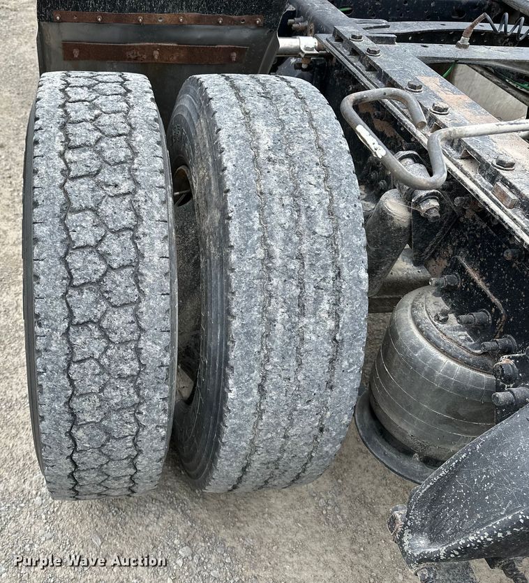 image for item DU3607 2004 Freightliner FL112 semi truck