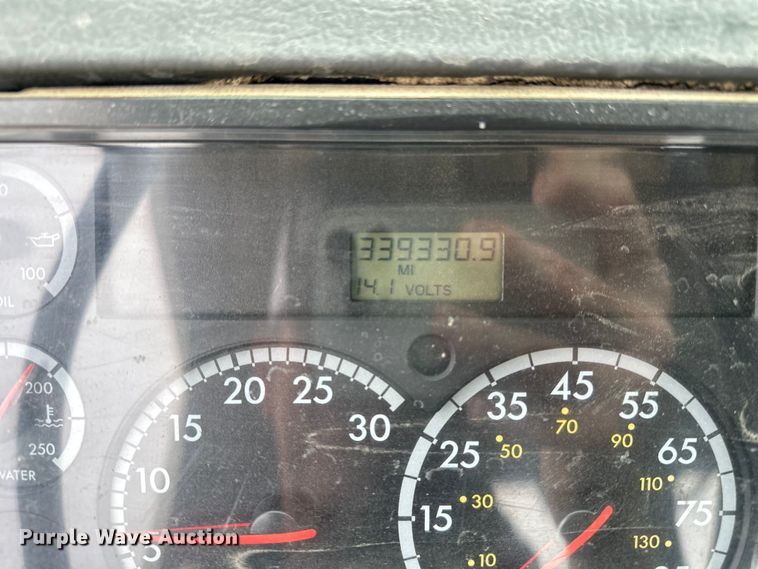 image for item DU3607 2004 Freightliner FL112 semi truck