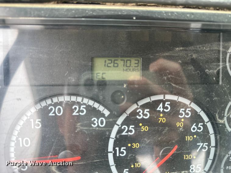 image for item DU3607 2004 Freightliner FL112 semi truck