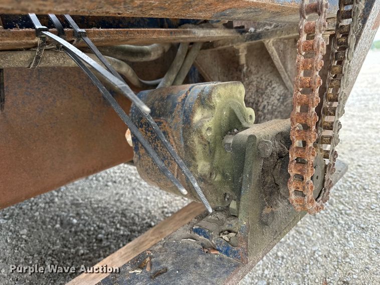 image for item DU3608 1974 Hyster drop deck hydraulic tail equipment trailer