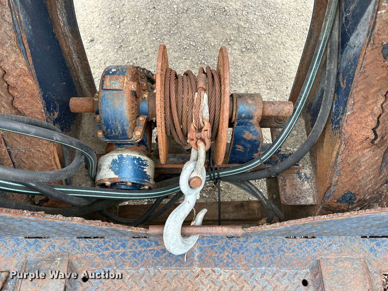 image for item DU3608 1974 Hyster drop deck hydraulic tail equipment trailer