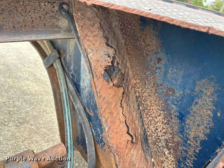 image for item DU3608 1974 Hyster drop deck hydraulic tail equipment trailer