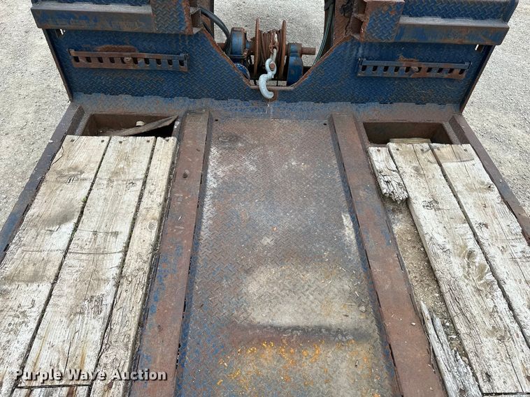 image for item DU3608 1974 Hyster drop deck hydraulic tail equipment trailer